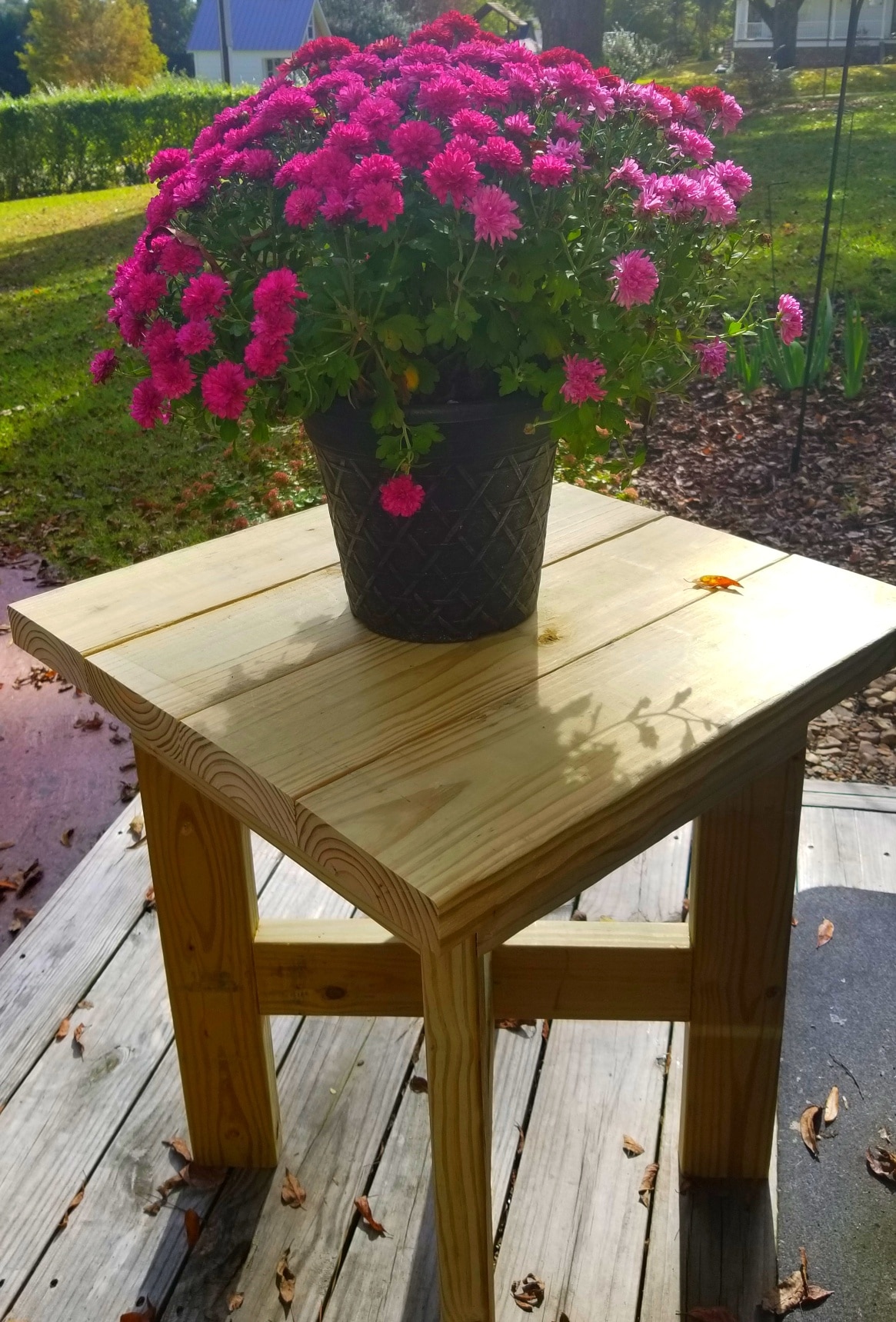 Build It: Awesome Little Side Table